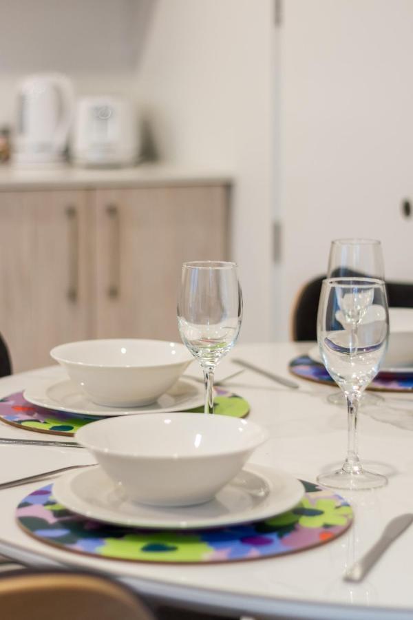 Stylish Home In The Heart Of Christchurch 2 Bed ภายนอก รูปภาพ
